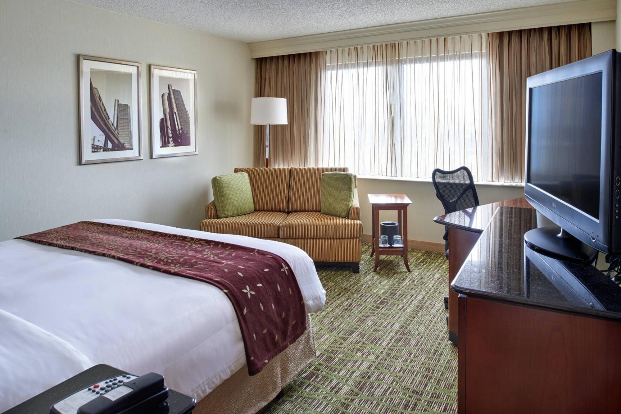 Detroit Marriott Livonia Hotel Екстериор снимка